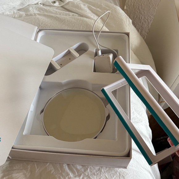 Riki Skinny LED light mirror makeup travel - Picture 5 of 6